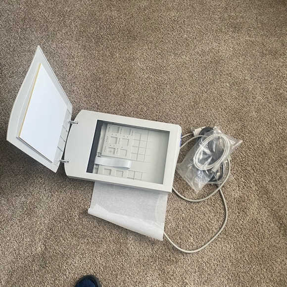 Scanner and light fixture - Picture 2 of 4